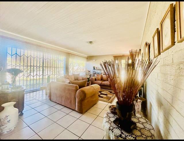 4 BEDROOM HOUSE FOR SALE IN VANDERBIJLPARK SW 1